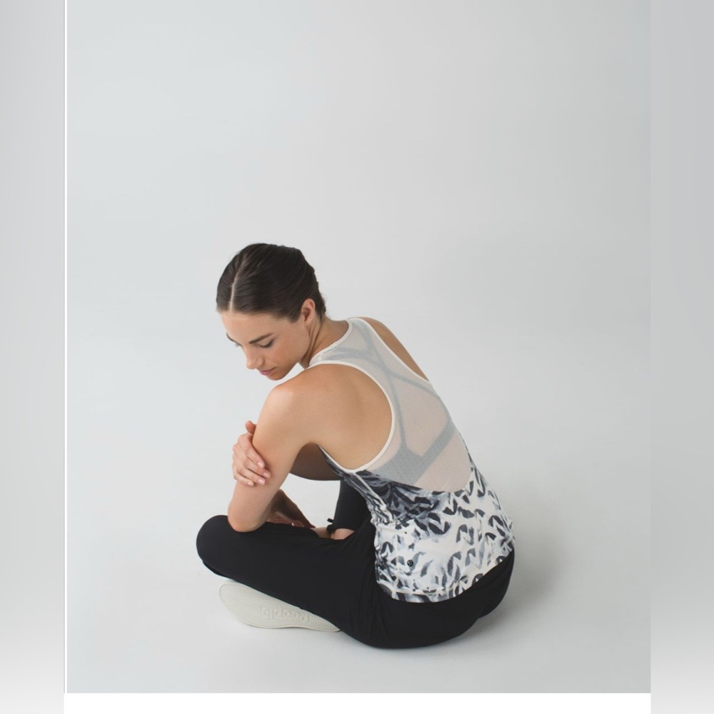 LULULEMON Lululemon Dance To Yoga Tank Pretty Plume Angel Wing Black / Black 4 - Picture 2 of 9